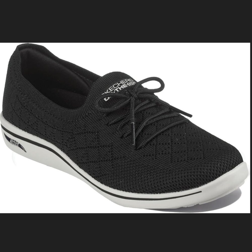 Skechers Women's Arch Fit Uplift Perfect Dream Sneaker New In Box Size 9.5